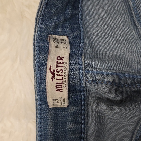 Hollister Light Blue High Rise Women's Jeans. Size 1 - Picture 3 of 5